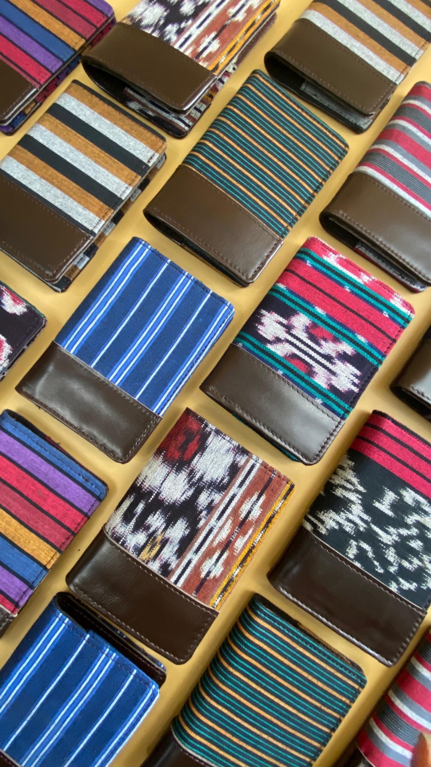 Background Alat Tulis Kantor Dompet